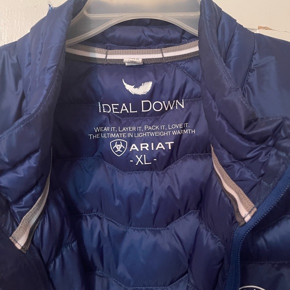 Mens XL Ariat down feather vest - Picture 1 of 5